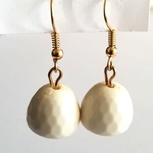 Vintage earrings white beads golf ball plastic gold tone